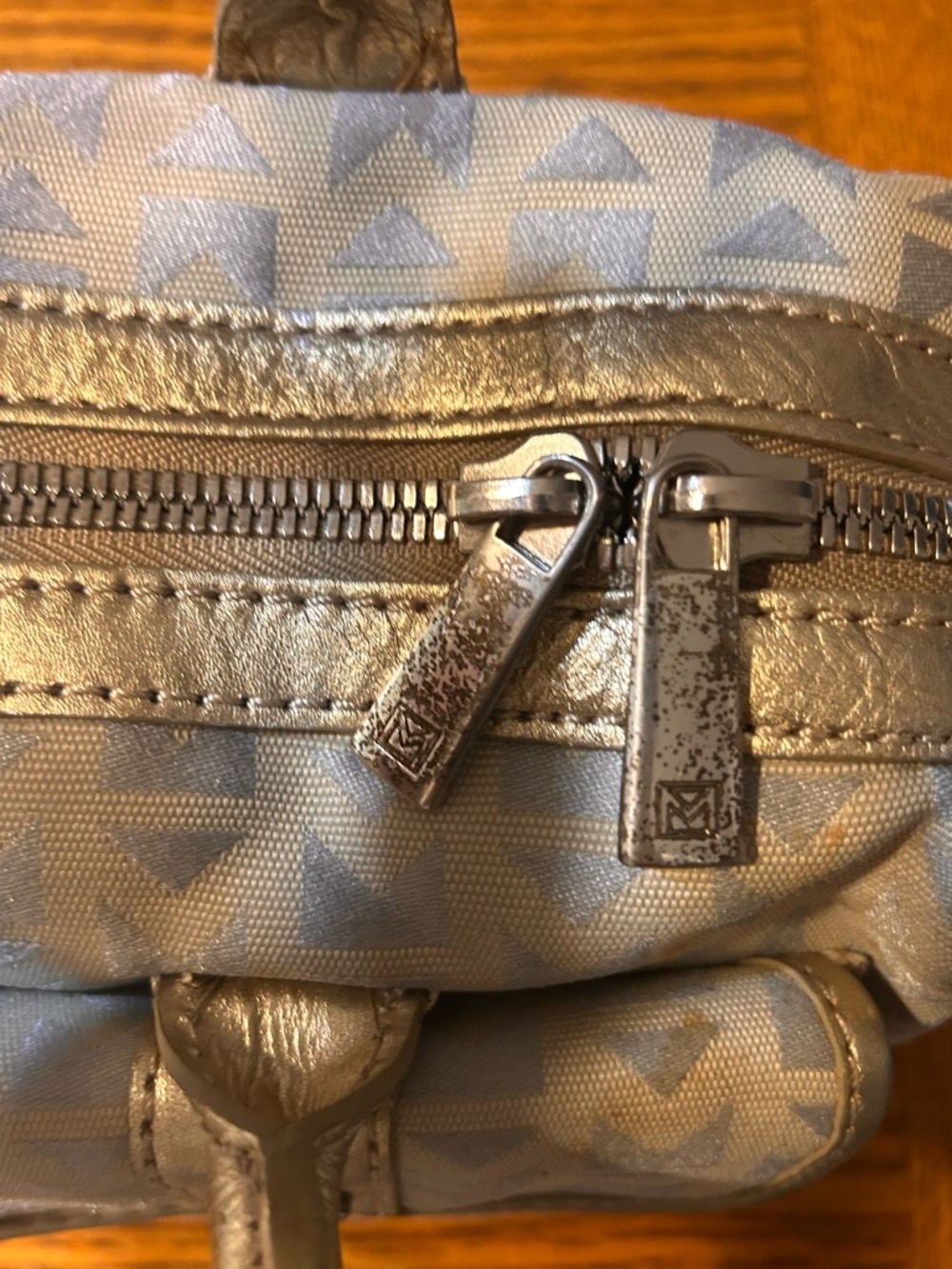 Vintage Gold Michael Kors purse - Picture 4 of 13
